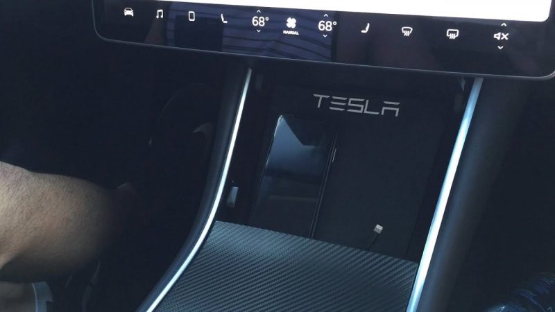 Беспроводная зарядная панель от Tesla