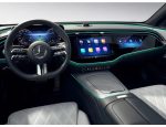 Mercedes E-Class 2024 року з суперекраном і селфі-камерою
